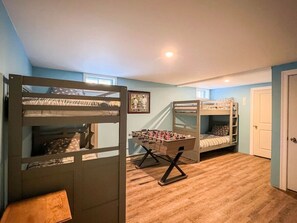 5 Schlafzimmer, Schreibtisch, kostenloses WLAN, Bettwäsche