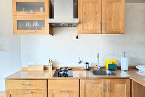 Fridge, microwave, oven, coffee/tea maker - Studio in Bariloche for two people (San Carlos de Bariloche)