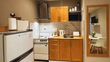 Refrigerador, microondas, horno, cafetera/tetera