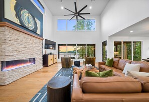 Smart TV y chimenea