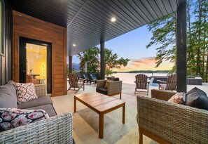 Terrace/patio - Luxe Lakefront | Sleeps 17 | Fireplace | Hot Tub (Hot Springs)
