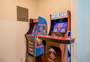 Games room - Lakeside | Private Pool | Sleeps 18 | Dog-Friendly (Hot Springs)