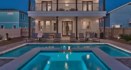 Luxury Beach Oasis~Sleeps 26! FREE Golf Cart~Pool/HotTub~Game Room