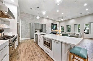Fridge, microwave, oven, stovetop - Private Beach! Sleeps 26-Pool- Golf Cart-Elevator-Putting Green (Miramar Beach)