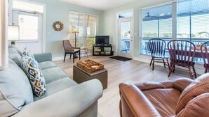 Living area - Waterfront Villa-Pool-King Bed-Steps to the Sand! (Destin)