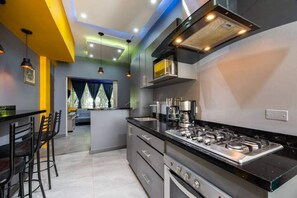 Mikrowelle, Ofen, Herdplatte, Geschirrspüler