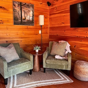 Smart TV, fireplace