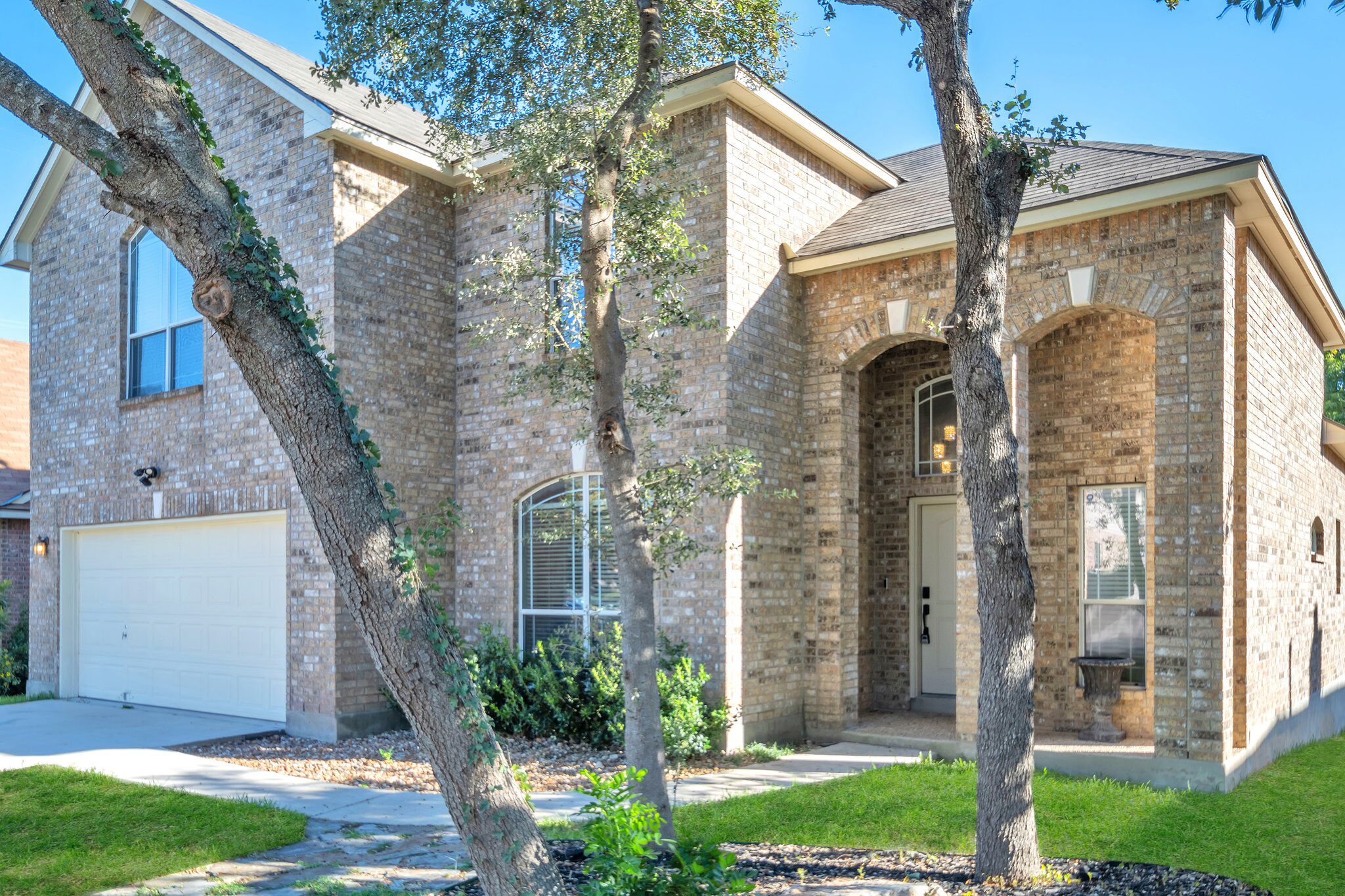 Less than 19miles to downtown Riverwalk, The Alamo and San Fernando Cathedral. 