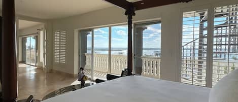 Individually decorated, individually furnished, desk, free WiFi