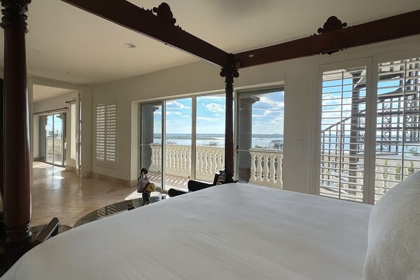 Grand Villa | Individually decorated, individually furnished, desk, free WiFi - Bliss By The Sea (St. Augustine)