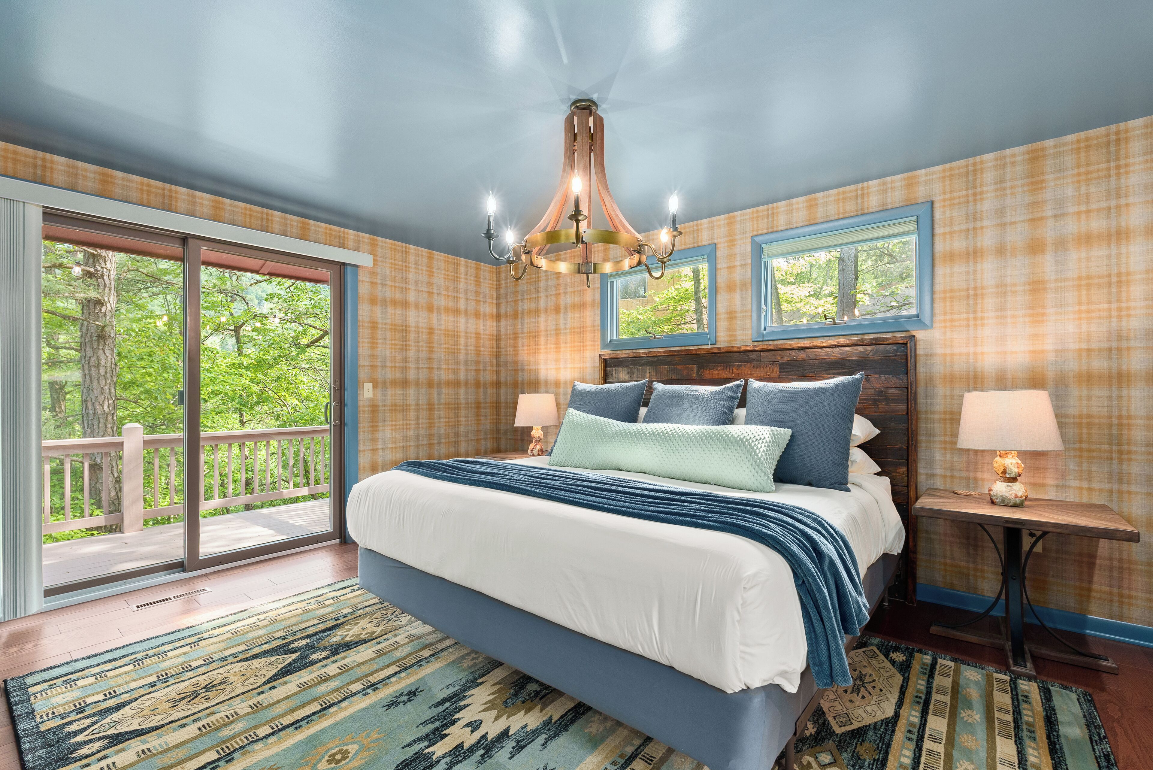 🏡 Retro Lodge📍Great Location 👾 Arcade 🐶 Pet Friendly 🔥 Fire Pit 🏔️ Mountain View