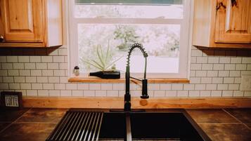 KylskÄp, mikrovÄgsugn, ugn och spishÀll