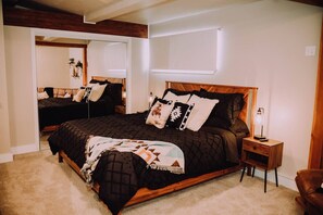 4 habitaciones, escritorio y tabla de planchar con plancha 