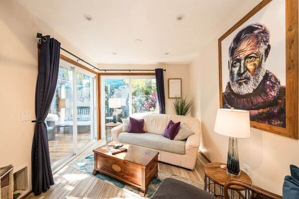 Téléviseur connecté, livres, imprimante