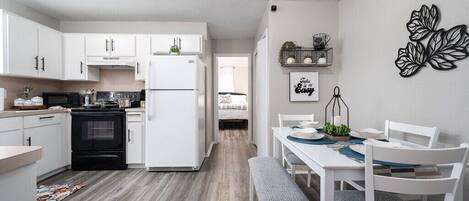 Micro-ondes, four, plaque de cuisson, lave-vaisselle