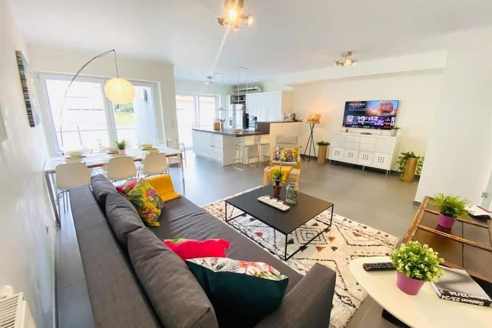 Large 3bedrooms with Terrace and Parking