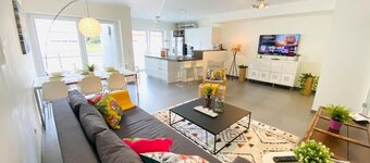 大型三睡房連露台及泊車位