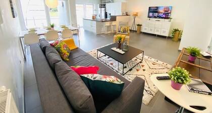 Large 3bedrooms with Terrace and Parking