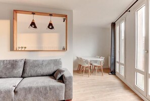TV - Appartement Rénové en Plein Centre Ville ! A Quelques Minutes de la Gare (Montigny-le-Bretonneux)