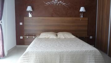 2 quartos, ferros/tábuas de passar roupa, Wi-Fi de cortesia