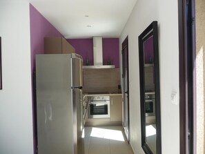 Fridge, microwave, oven, stovetop - Apartment 'Luna Verde' with Shared Pool, Private Terrace and Wi-Fi (Porto-Vecchio)