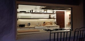 Frigorífico, horno, placa de cocina y lavavajillas