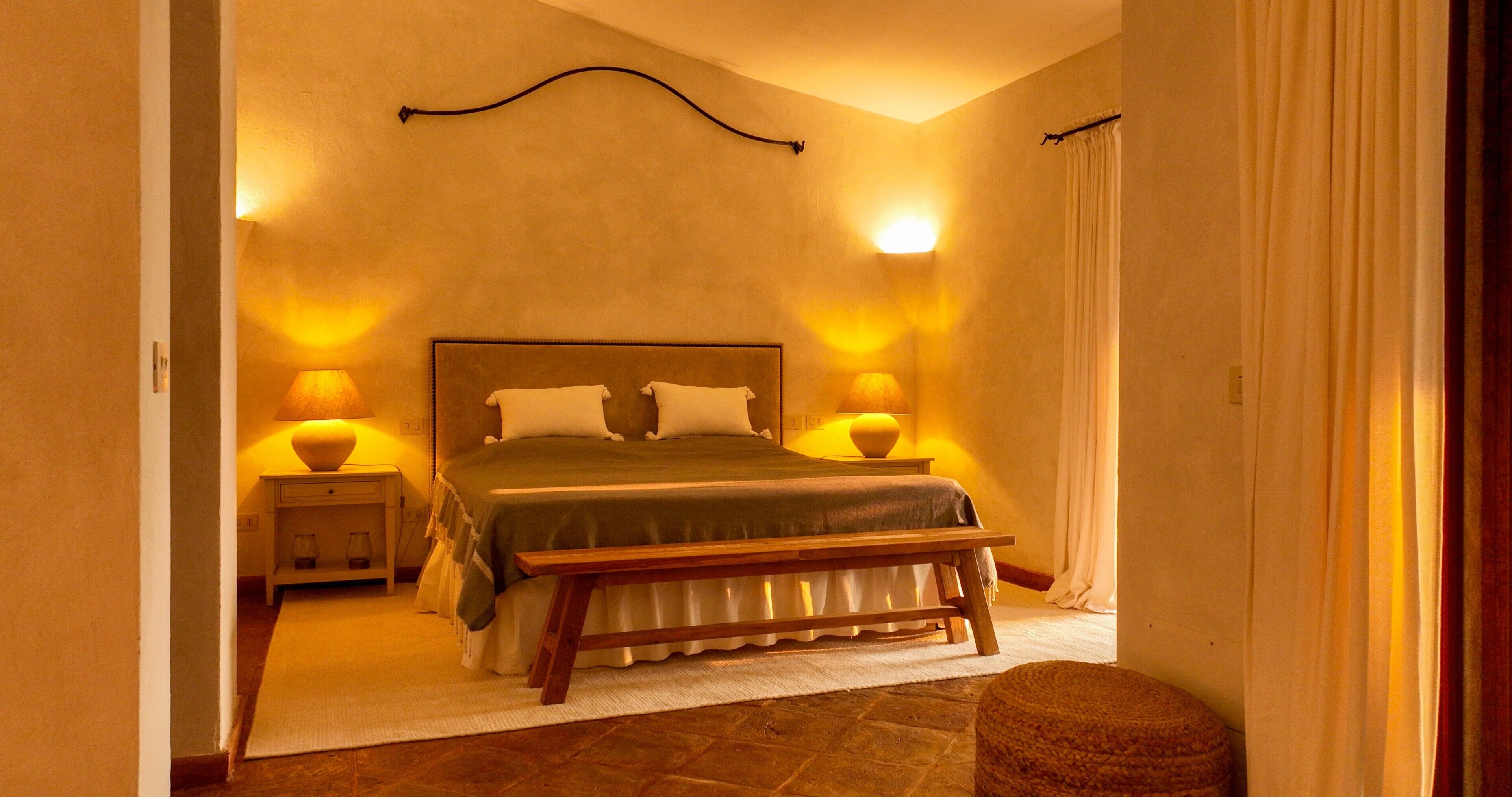 4 bedrooms, iron/ironing board, free WiFi, bed sheets