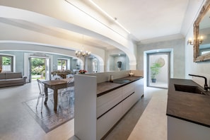 Interior - Apartment 'Abaye I Champagne - Charm' with Shared Pool, Wi-Fi and Air Conditioning (Soiano del Lago)