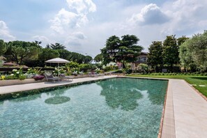 Pool - Apartment 'Abaye I Champagne - Charm' with Shared Pool, Wi-Fi and Air Conditioning (Soiano del Lago)