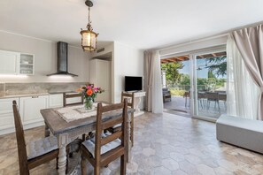 Interior - Holiday Home 'Abaye 3 Chianti Charm' with Lake View, Wi-Fi and Air Conditioning (Soiano del Lago)