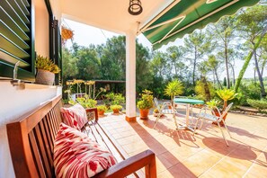 Outdoor dining - Holiday Home 'Sa Rota De Can Xito' with Private Pool, Private Terrace and Wi-Fi (Illes Balears)