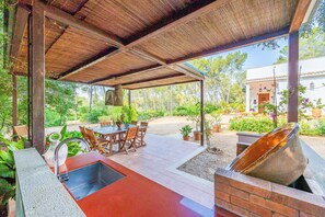 Outdoor dining - Holiday Home 'Sa Rota De Can Xito' with Private Pool, Private Terrace and Wi-Fi (Illes Balears)