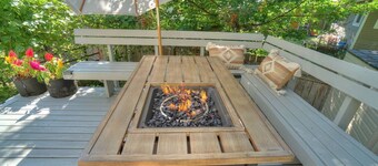 Modern comfort, remodeled, A/C, free parking