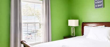 3 Schlafzimmer, Schreibtisch, Bügeleisen/Bügelbrett, Reisekinderbett