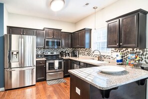 Fridge, microwave, oven, stovetop - Beautiful home in Fort Mill near Carowinds, Ballantyne, BMX, Charlotte NC (Fort Mill)