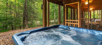 Smoky Mtn cabin w/ hot tub, firepit, game room, deck, & free attraction tickets