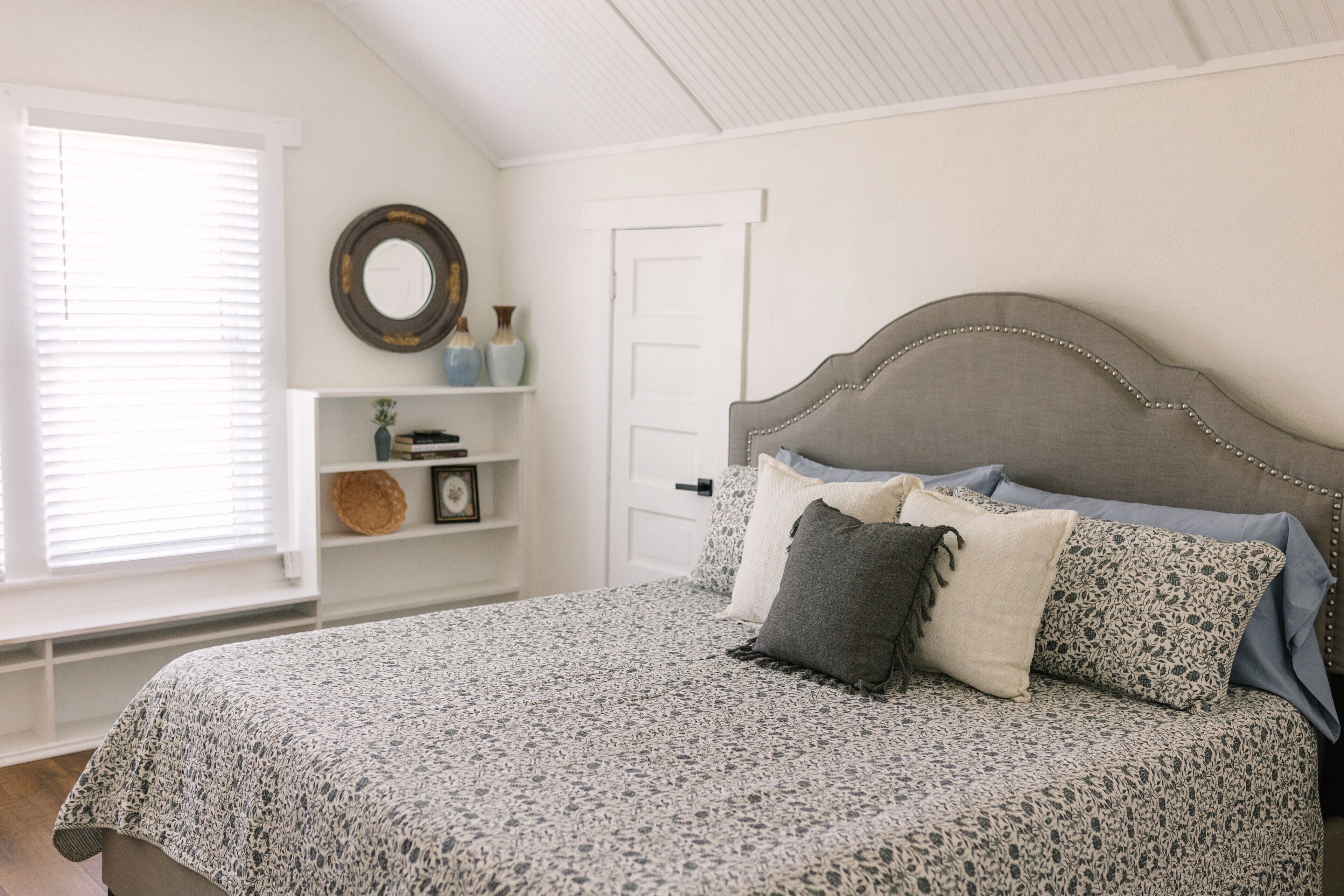 2 室のベッドルーム、アイロン / アイロン台、WiFi、ベッドシーツ