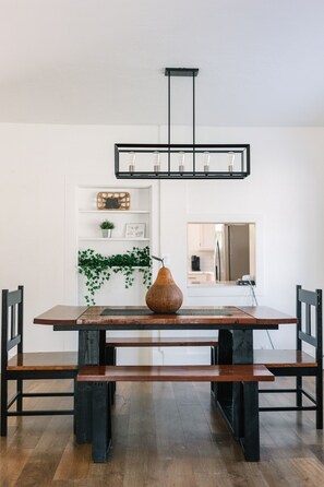 Dining - The Kennewick Cottage  (Kennewick)