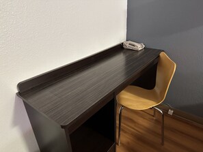 Zimmer, 1 Queen-Bett, Nichtraucher | Zimmerausstattung