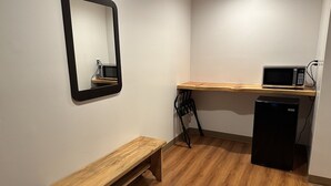 A small kitchenette with a microwave, a sink, and a bench. - Motel 6 Sullivan, MO (Sullivan)