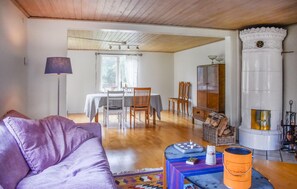 Smart TV, fireplace - 3 bedroom nice home in Tving (Tving)