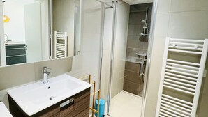 Bathroom - Luxury 1 bedroom flat w.Terrace&Parking (Luxembourg City)