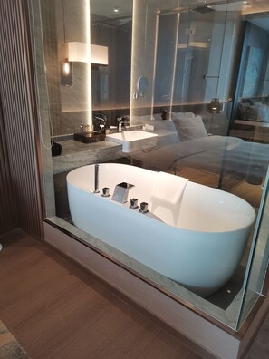 Deluxe Room, 1 King Bed, Non Smoking | Bathroom | Slippers - Wyndham Dalian Jinpu (Dalian)