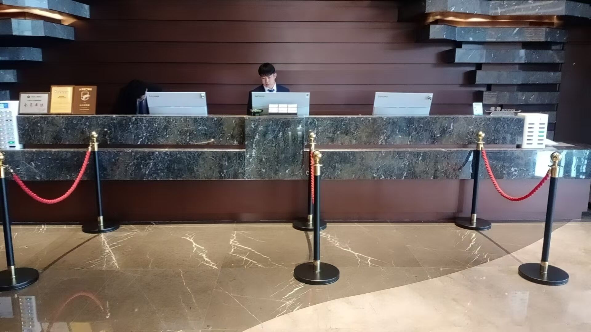前台