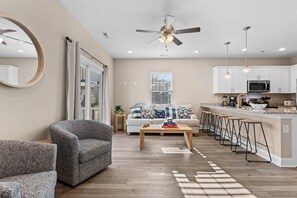 Smart TV, video games - Beautiful Beach House in Downtown Myrtle Beach with Quick Access to the Beach! (Myrtle Beach)