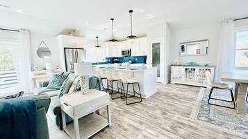 Smart TV, chimenea, futbolito y estéreo