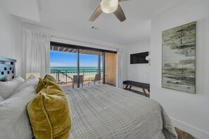 4 bedrooms, iron/ironing board, travel crib, free WiFi - Private Beach Front Townhouse~King Suites~Free Chair Service~King Beds  (Destin)
