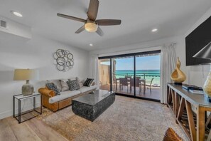 Smart TV, fireplace, books - Private Beach Front Townhouse~King Suites~Free Chair Service~King Beds  (Destin)