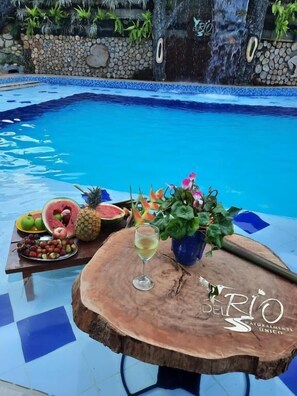 32-inch Smart TV with cable channels, heated floors - Finca hotel Sendero del rio (San Rafael)