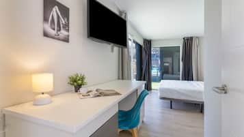 3 slaapkamers, een strijkplank/strijkijzer, gratis wifi, beddengoed